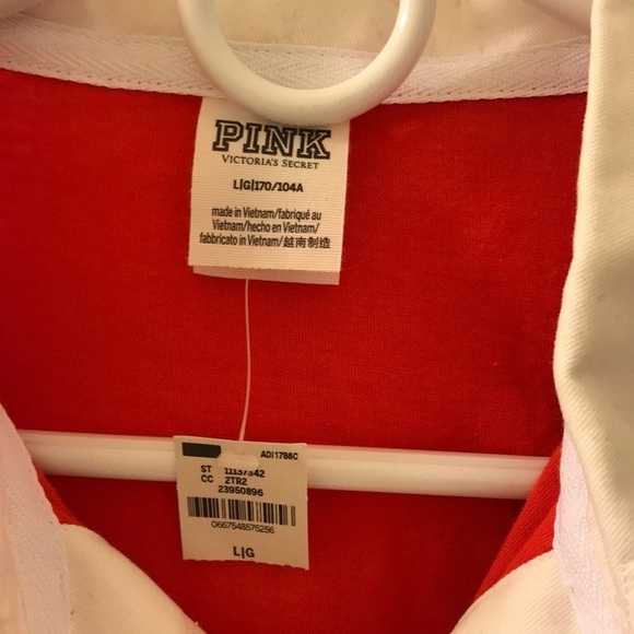 ๐ฏ % Cotton ๐ VS PINK Shirt - Doggie Logo - Picture 3 of 5